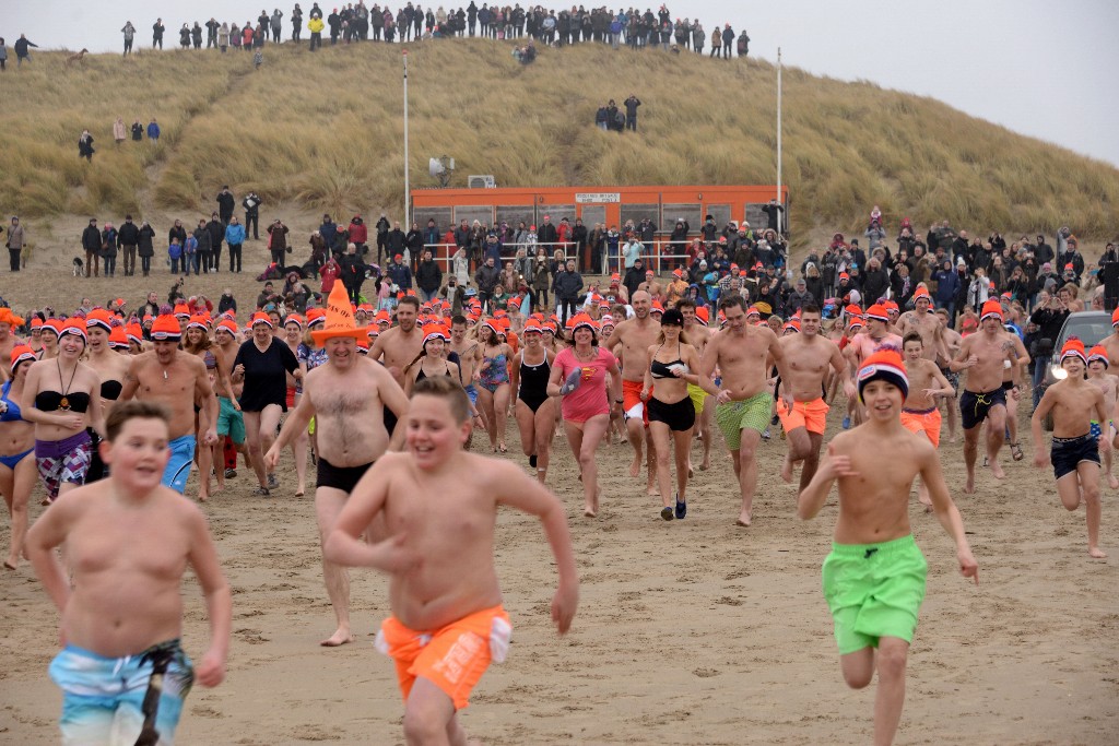 ../Images/Nieuwjaarsduik Nederzandt 2017 032.jpg